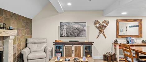 Smart TV, fireplace, DVD player