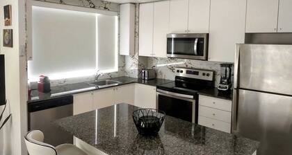 Modern Boutique Townhome Vaughan, Woodbridge 20 minutes to Airport & Attractions