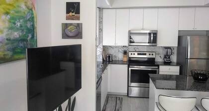 Modern Boutique Townhome Vaughan, Woodbridge 20 minutes to Airport & Attractions