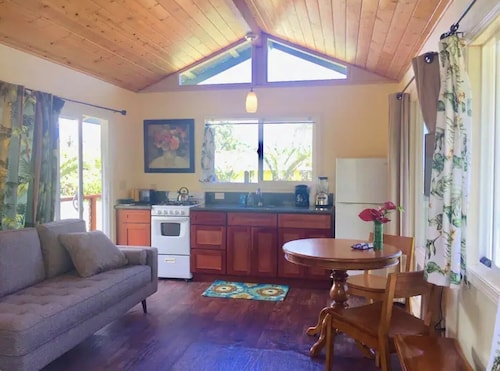 Puna Rainforest Hot Spring Retreat - Green Bamboo Cottage