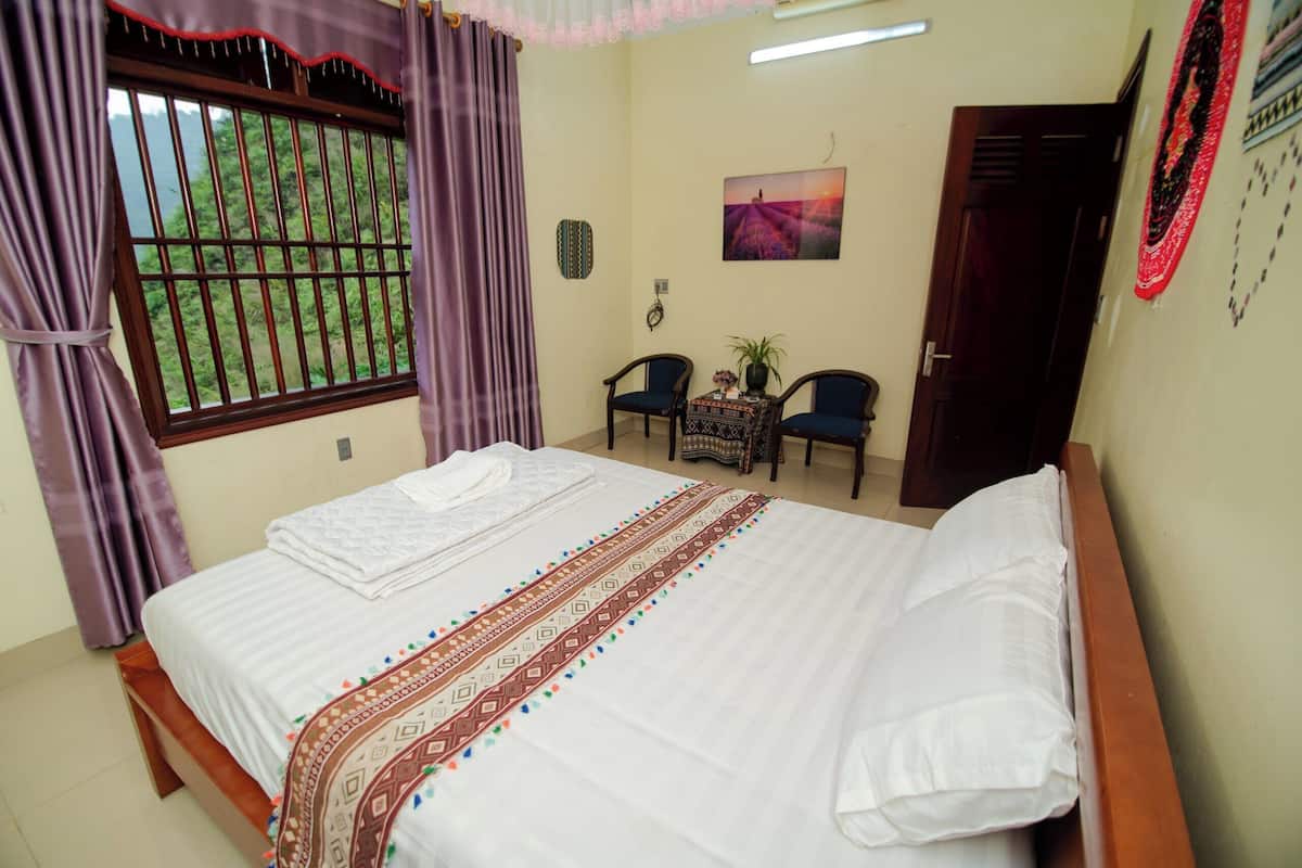 Basic Double Room, Mountain View | Desk, soundproofing, free WiFi