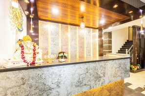 Reception - Hotel Cosmo Near BLK Hospital Karol Bagh (New Delhi)