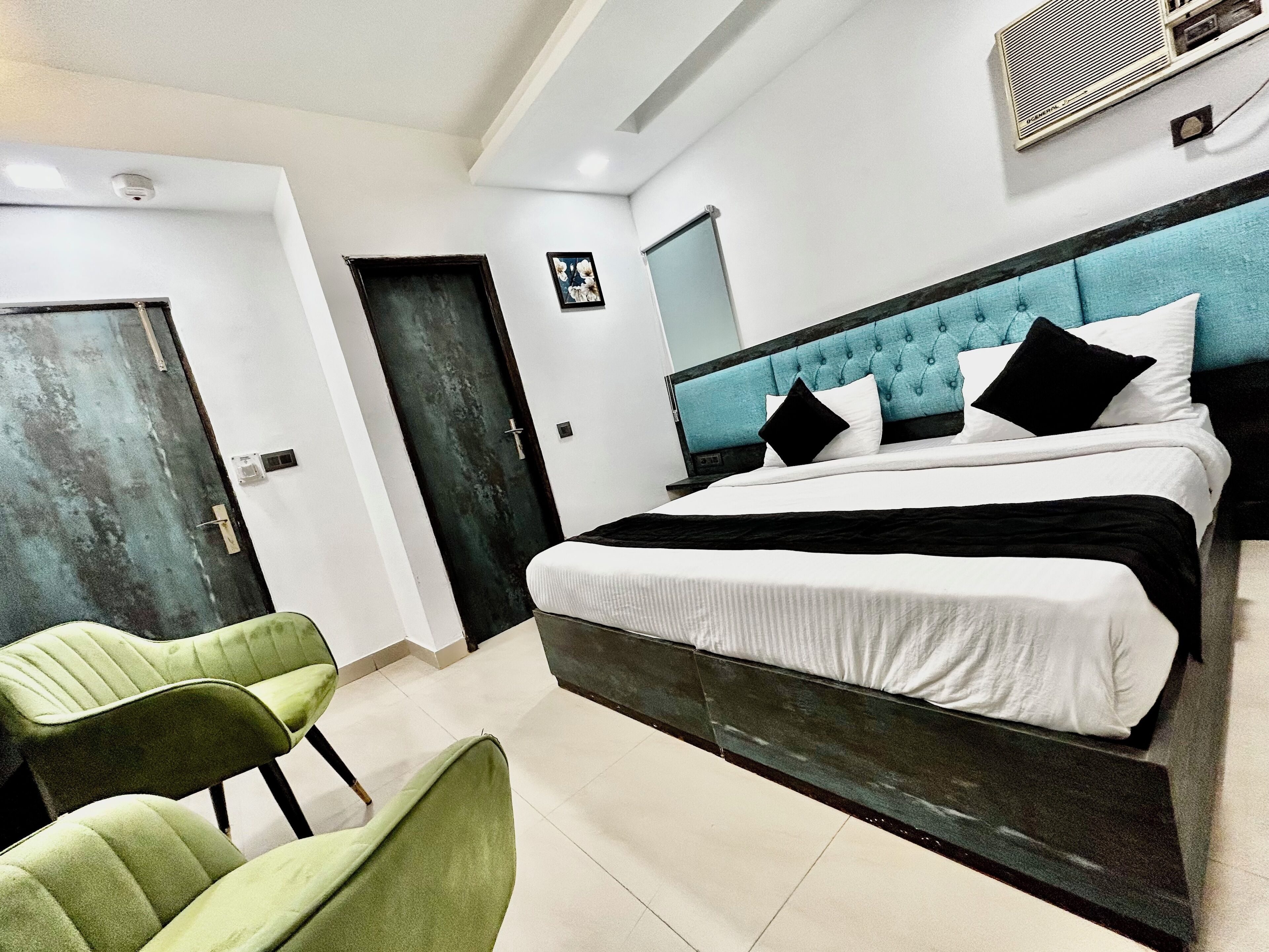 Photo - Hotel Cosmo Near BLK Hospital Karol Bagh