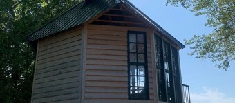 Experience Lakeside Luxury: Your Ultimate Retreat Awaits on Long Lake!