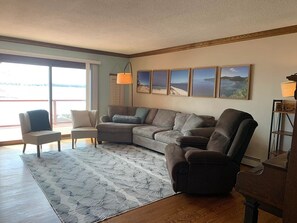 Smart-TV, peis, bøker og PC-skjermer