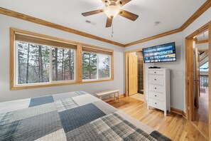 5 bedrooms, iron/ironing board, free WiFi, bed sheets - Luxury Home with Amazing Lake & Mountain views, game room, hot tub, lake access! (Lake Lure)
