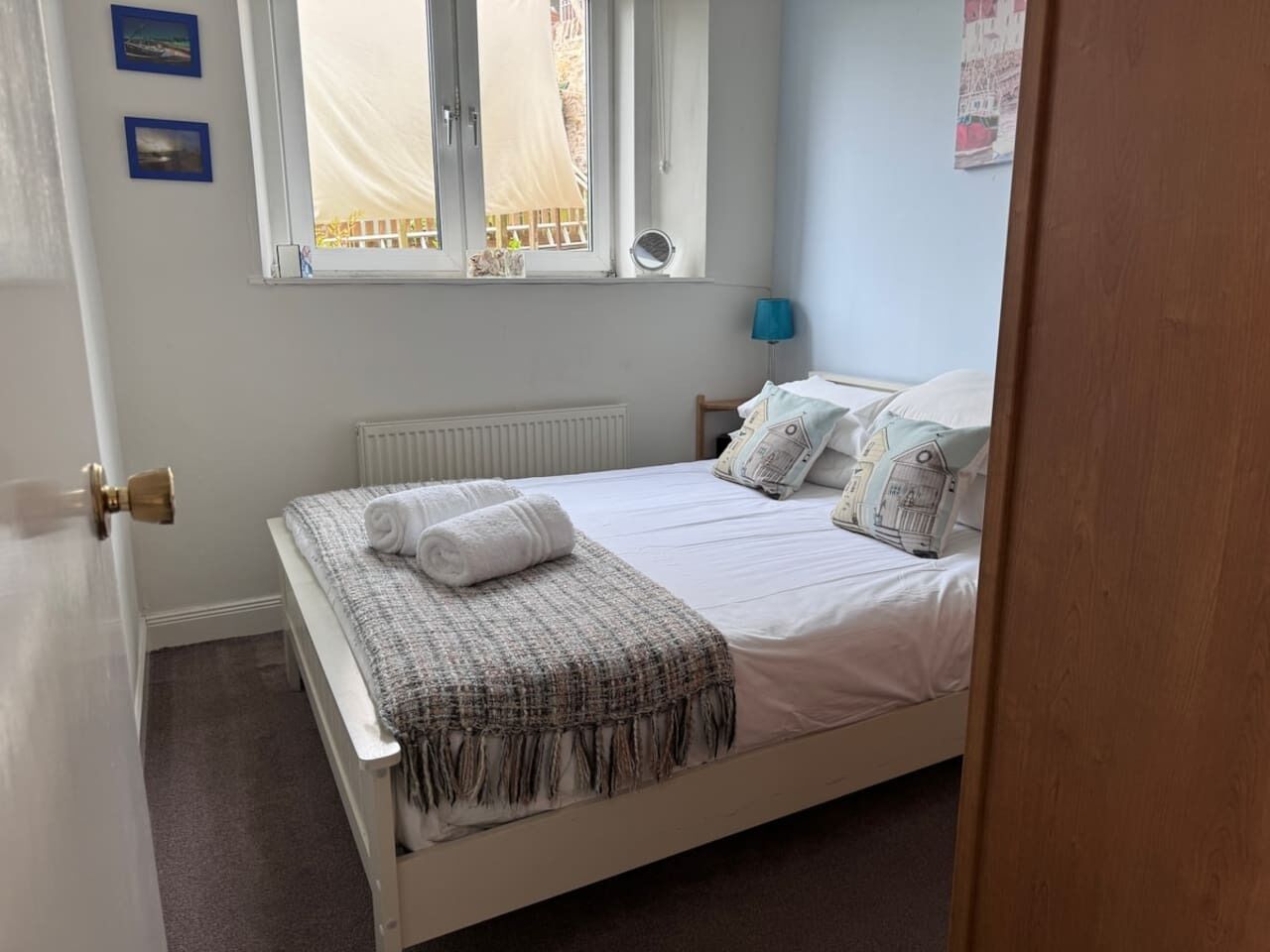 3 habitaciones, tabla de planchar con plancha, wifi y ropa de cama 