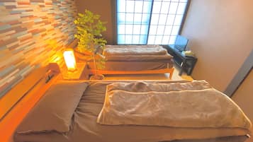 8 bedrooms, desk, free WiFi, bed sheets