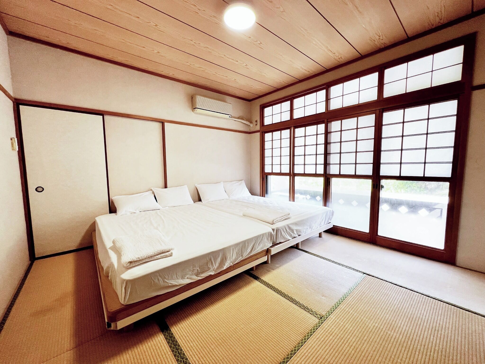4 bedrooms, free WiFi, bed sheets