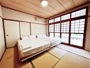 4 bedrooms, free WiFi, bed sheets