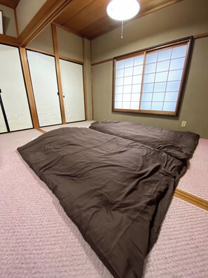 3 quartos, escrivaninha, Wi-Fi de cortesia, roupa de cama