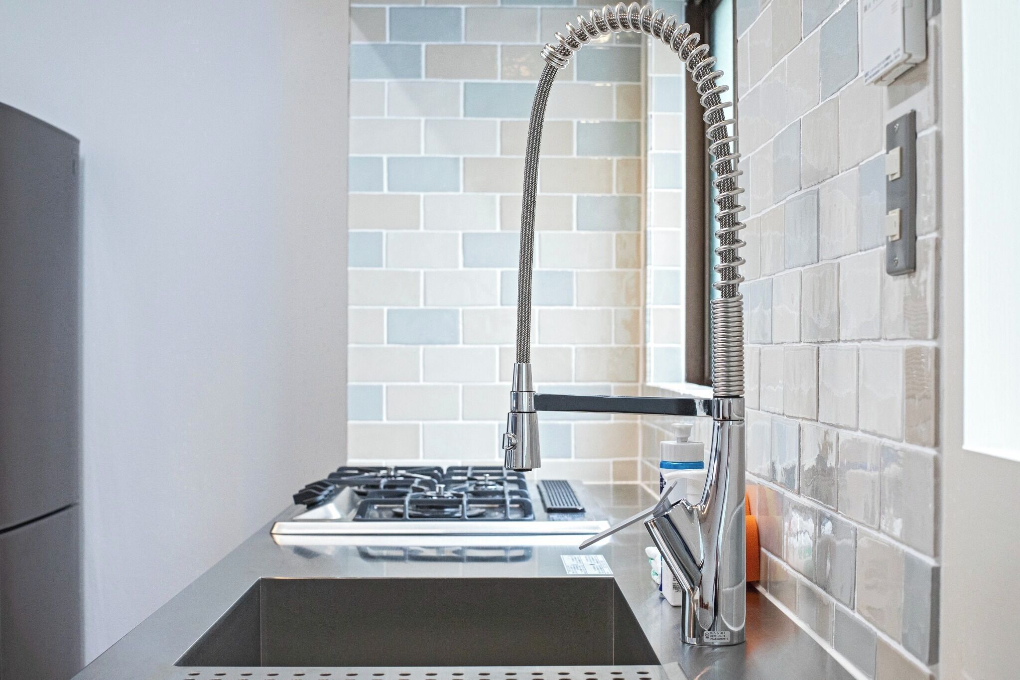 Fridge, microwave, stovetop, cookware/dishes/utensils