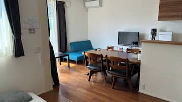 1 bedroom, desk, free WiFi, bed sheets