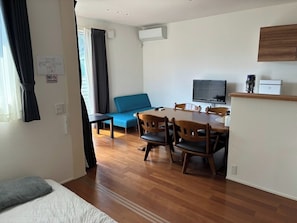 1 sovrum, skrivbord, gratis wi-fi och sängkläder