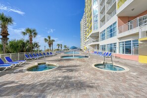 Una piscina techada, una piscina climatizada