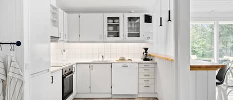Fridge, dishwasher, coffee/tea maker