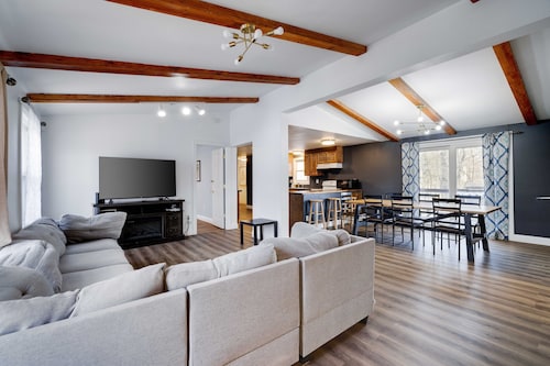 Huge Getaway Home with Gameroom, Arcades, Firepit