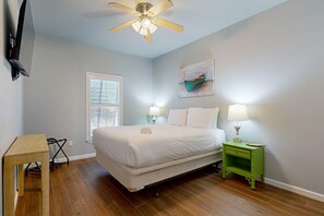 3 bedrooms, free WiFi, bed sheets - Shared Pool, Pet Friendly, Golf Cart Access (Port Aransas)