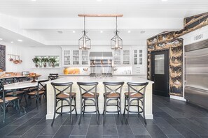 Dining - Premiere Elegance on Lido Isle - Stays of 30 nights or more (Newport Beach)