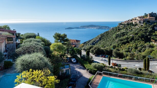 A pool area with a view of the sea and a hillside village. - Les Balcons d'Eze by Interhome (Eze)