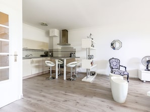 Fridge, microwave, oven, cookware/dishes/utensils