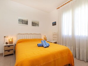 2 bedrooms, iron/ironing board