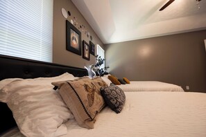 3 bedrooms, desk, iron/ironing board, free WiFi - Contemporary Rustic Luxe Retreat - Near FT Moore (Columbus)