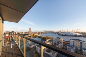 Property grounds - Cosy Canary Wharf & O2 (London)