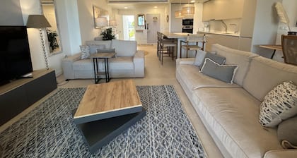 Impeccable 2-Bed Apartment in Camarate hills