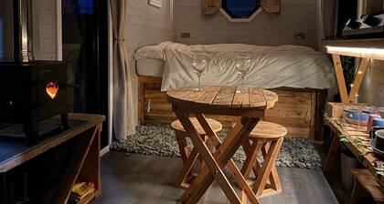 Lakeside Cabin, Hot Tub and Fishery