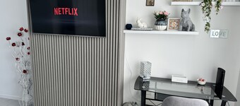 Modern 3-Bed Hideaway Near Westgate With Parking