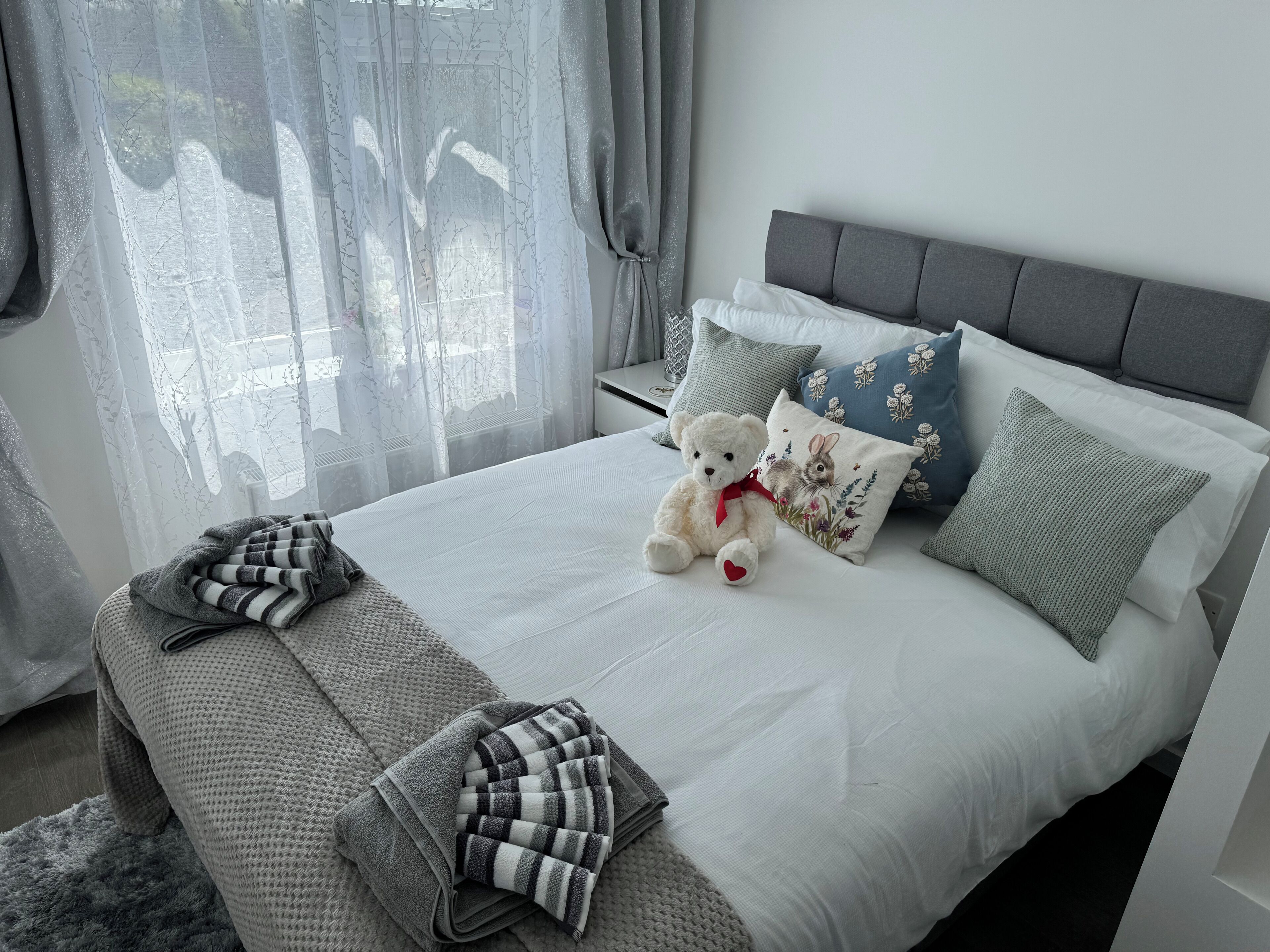 3 chambres, fer et planche à repasser, Wi-Fi, draps fournis