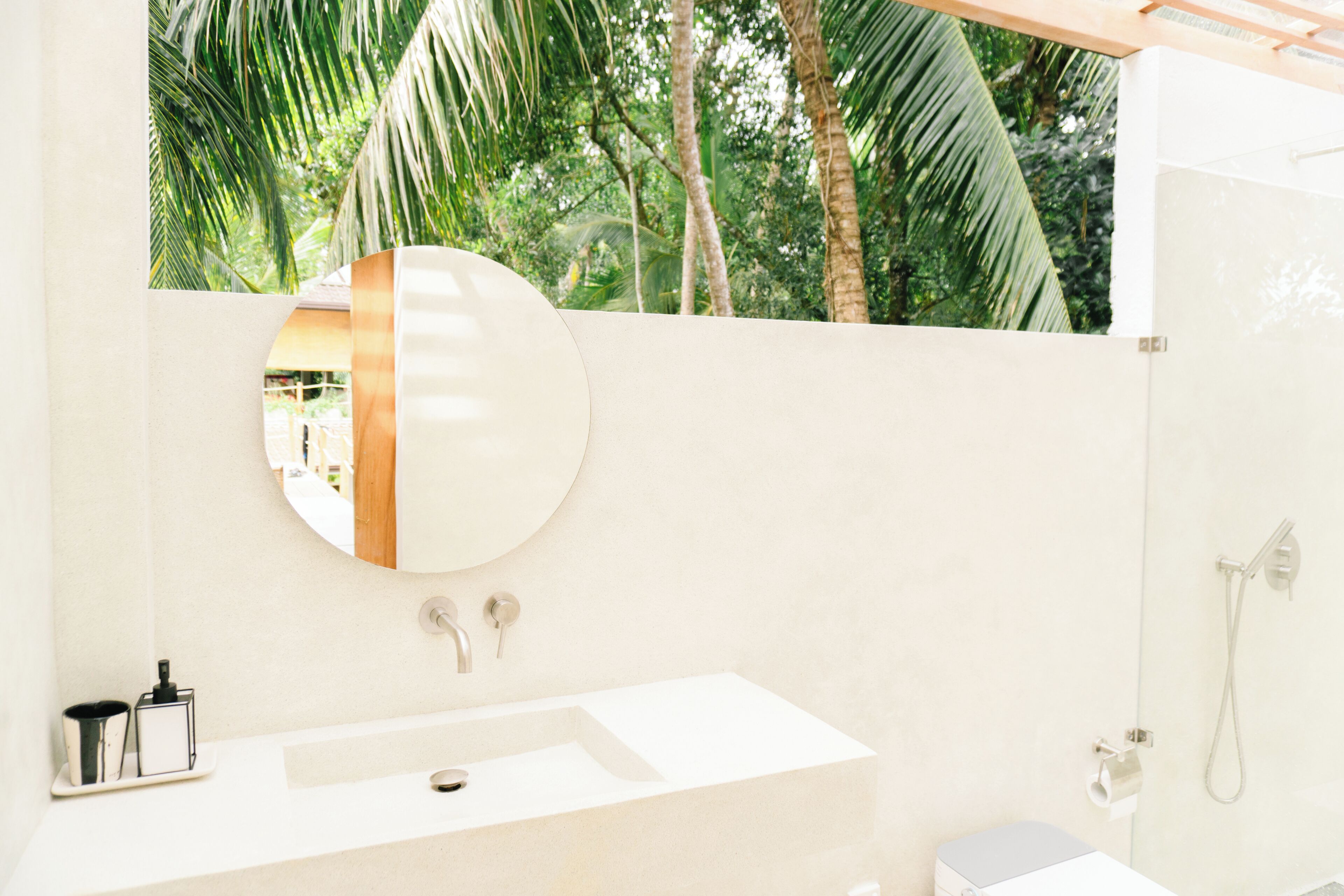 Superior Room, Pool View | Bathroom | Combined shower/bathtub