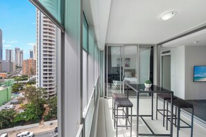 Apartment, 1 Bedroom, Non Smoking, River View | In-room dining