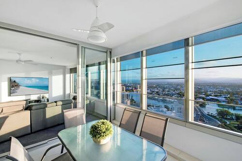 Converted 3 Bedroom Hinterland | Repas dans la chambre