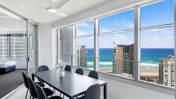 Familieleilighet, 4 soverom, havutsikt | Terrasse/patio