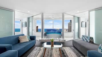 Apartemen Keluarga, 4 kamar tidur, pemandangan samudra | Area keluarga | TV layar datar