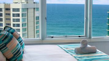 Apartemen Keluarga, 4 kamar tidur, pemandangan samudra | Didekorasi berbeda-beda dan dilengkapi dengan perabotan berbeda-beda