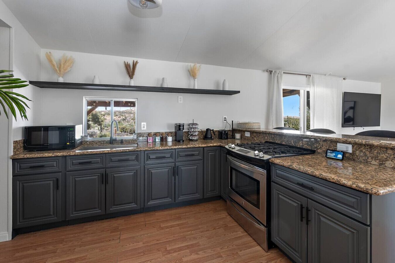 Microwave, oven, stovetop, coffee/tea maker