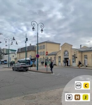 Onsite parking - Joli Studio Place Notre Dame (Pontoise)