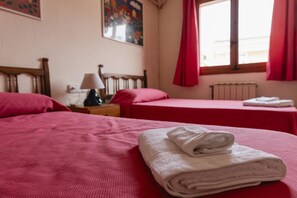 4 chambres, fer et planche à repasser, accès Internet, draps fournis