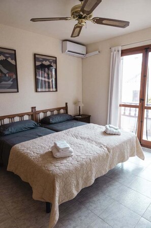 4 Schlafzimmer, Bügeleisen/Bügelbrett, Internetzugang, Bettwäsche