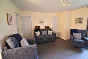 TV - Birch View -  Retreat Group (Aviemore)