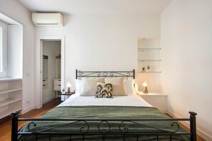 2 Schlafzimmer, Schreibtisch, Bügeleisen/Bügelbrett, WLAN