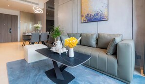 Family Suite, 4 Bedrooms, City View, Poolside - MarQ Vacation By KVG Suite Apartment (Ho Chi Minh City)