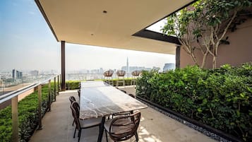 Suite Royal, 1 habitación, vista a la ciudad, en el área del patio | Vista desde la habitación