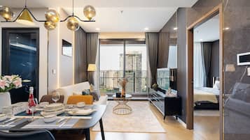 Business Suite, 1 Bedroom, Club Lounge Access, City View | 3 bedrooms, Egyptian cotton sheets, premium bedding, down comforters