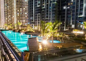 Suíte presidencial, 2 quartos, vista para a piscina, no pátio | Vista do quarto