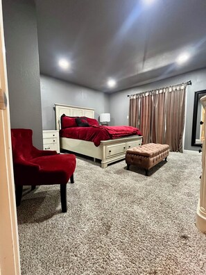 4 soverom, safe på rommet, wi-fi (inkludert) og sengetøy