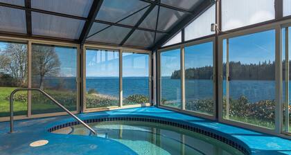 Ground-floor condo with indoor/outdoor pools, hot tub, pickleball/tennis, & gym